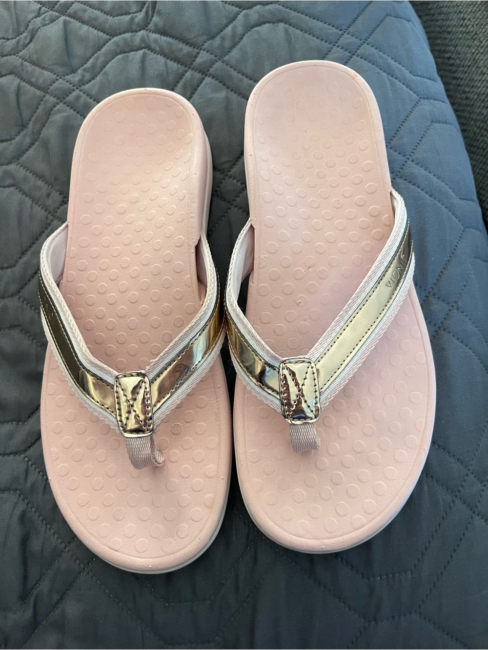 Vionic Pink Sandal Flip Flops with Metallic Straps